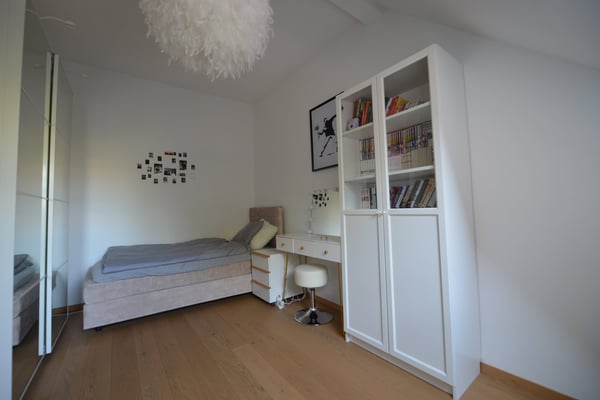 Somptueuse villa jumelée par le garage avec piscine, salle de cinéma et salle de sport à Tannay VD 15