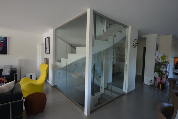 Somptueuse villa jumelée par le garage avec piscine, salle de cinéma et salle de sport à Tannay VD 10