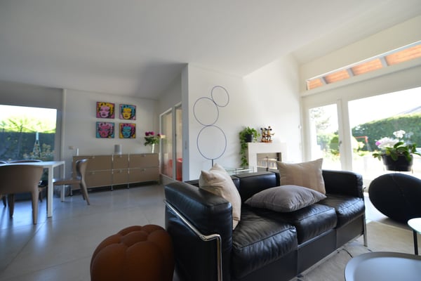 Somptueuse villa jumelée par le garage avec piscine, salle de cinéma et salle de sport à Tannay VD 7