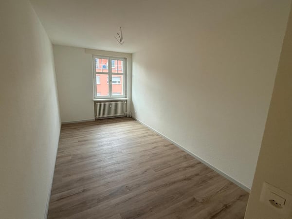 Charmante 4-Zimmer-Altbauwohnung mit 2 Balkonen in Basel – ab September 2026 12