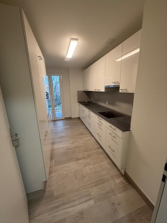 Charmante 4-Zimmer-Altbauwohnung mit 2 Balkonen in Basel – ab September 2026 3