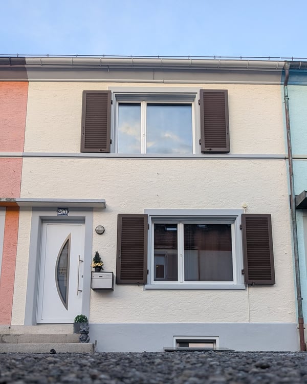 Exklusives und Charmantes 5-Zimmer-Reihen EFH mit Garten im urbanen Kreis 5 1
