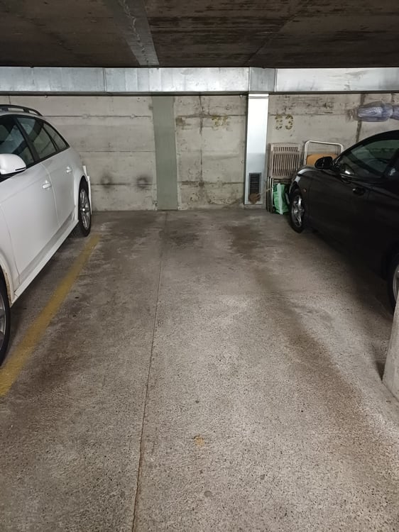 Tiefgaragenplatz zur Miete in Dübendorf – Täschenstrasse 2