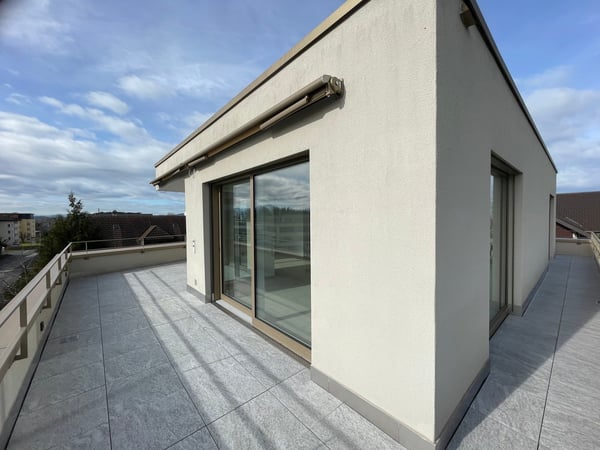 EXKLUSIVE 3.5-ZIMMER-ATTIKA-WOHNUNG MIT 360° PANORAMASICHT UND GROSSZÜGIGER SONNENTERRASSE 3