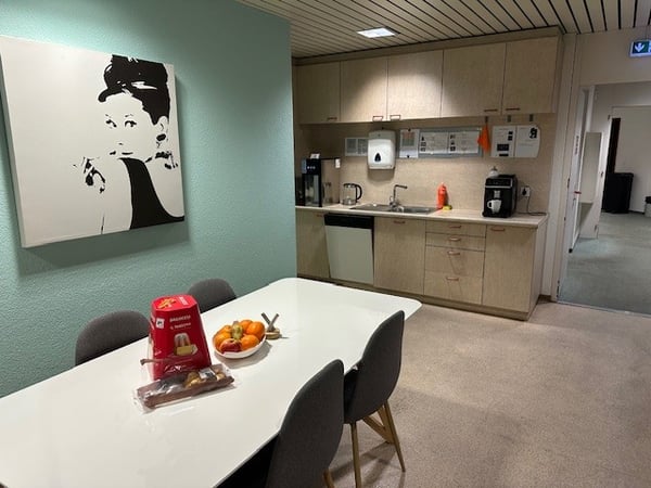 Lager, Büro, vielseitige Gewerbeflaeche und Parkplätze in Schlieren 4