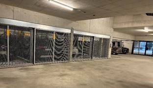 Parkplatz in der Einstellhalle & optional mit Ladestation zu vermieten 1