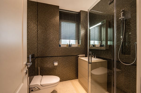 Rare Lakefront Penthouse in Lugano – Available to Non-Swiss Buyers 12