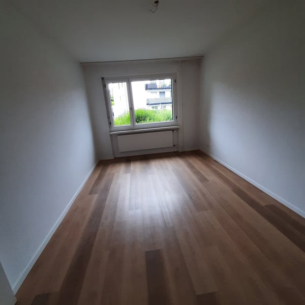 Charmante 2.5-Zimmer-Wohnung an der Bahnhofstrasse 80 in Urdorf 3