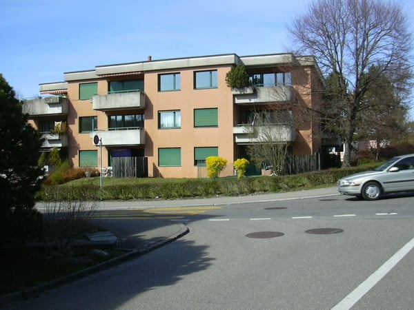 Charmante 2.5-Zimmer-Wohnung an der Bahnhofstrasse 80 in Urdorf 1