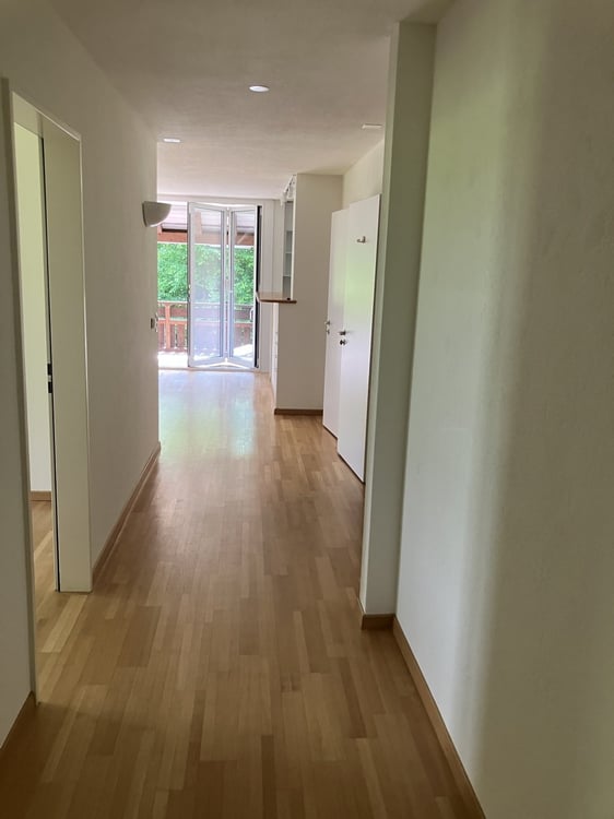 Ruhige und sonnige 3-Zimmerwohnung mit grossem Balkon im Dorfteil Ringlikon 8