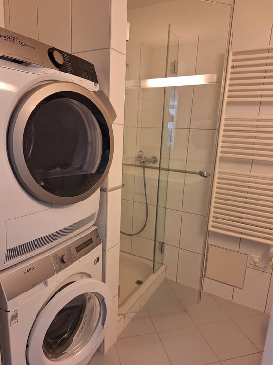 Ruhige und sonnige 3-Zimmerwohnung mit grossem Balkon im Dorfteil Ringlikon 12