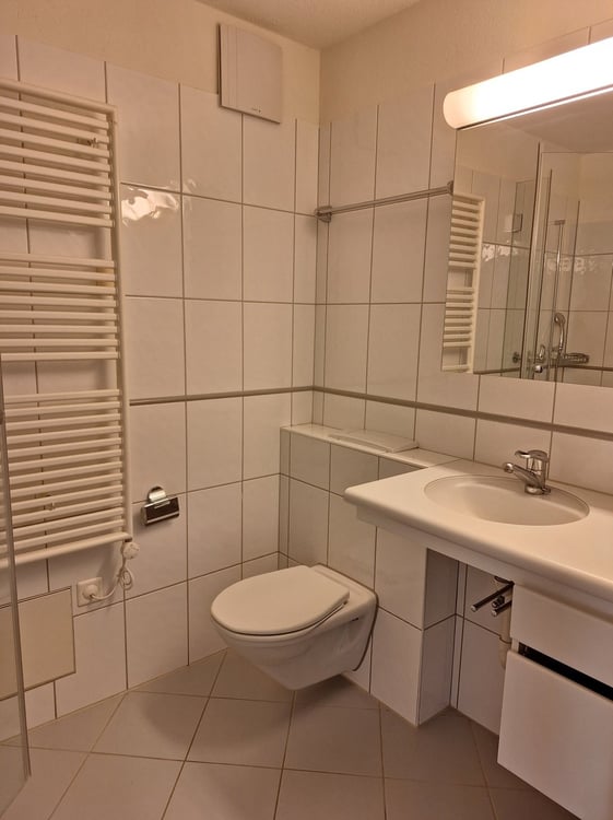 Ruhige und sonnige 3-Zimmerwohnung mit grossem Balkon im Dorfteil Ringlikon 13