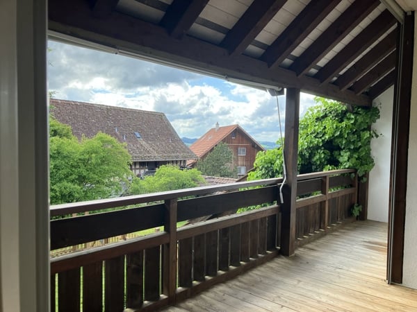 Ruhige und sonnige 3-Zimmerwohnung mit grossem Balkon im Dorfteil Ringlikon 5