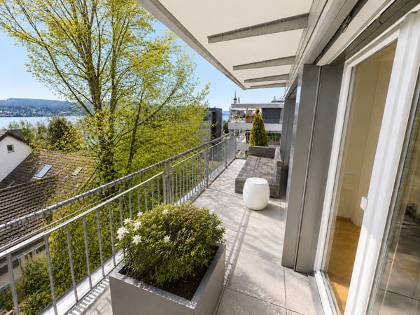 4 Zi Penthouse mit 180 Grad Seesicht in Küsnacht Goldbach 3