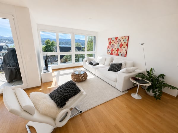 4 Zi Penthouse mit 180 Grad Seesicht in Küsnacht Goldbach 2