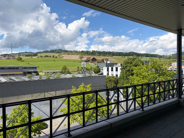 Büro / Atelier / Schulungsraum / Gewerberaum mit Küche im Dachgeschoss 12
