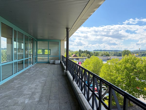 Büro / Atelier / Schulungsraum / Gewerberaum mit Küche im Dachgeschoss 11
