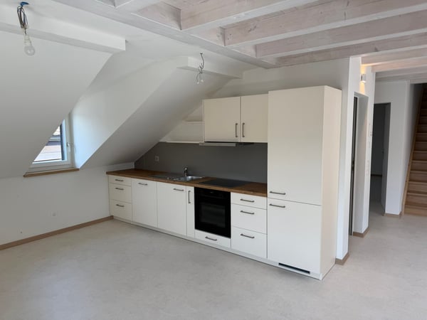 Charmante 4-Zimmer-Dachwohnung an der Hauptstrasse 25 in Schmerikon – ab Juli 2026 zu vermieten 2