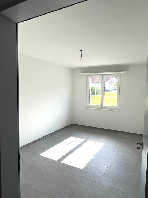 Helle 4.5-Zimmer-Wohnung mit Balkon und schöner Aussicht in Winkel 7