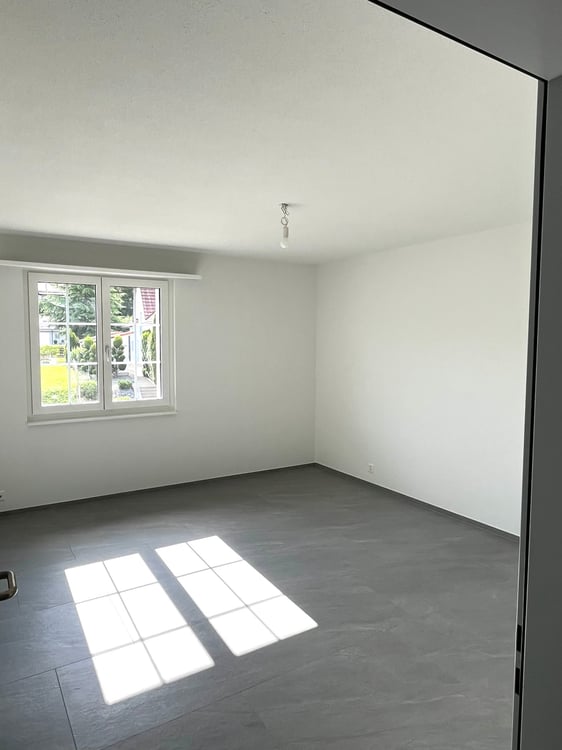 Helle 4.5-Zimmer-Wohnung mit Balkon und schöner Aussicht in Winkel 8