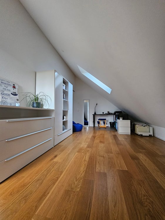 Charmante 2.5-Zimmer-Dachwohnung in Hittnau – modern, ruhig und hell 4