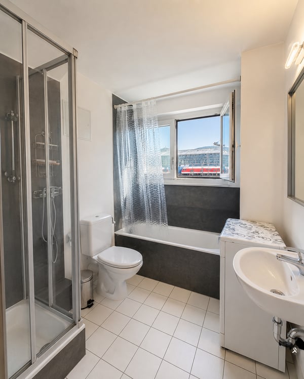 Helle 5.5-Zimmer-Wohnung mit Balkon und toller Aussicht mitten in Visp 4