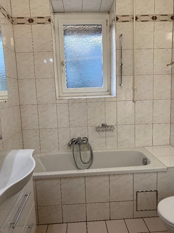 Charmante 3.5-Zimmer-Wohnung mit Balkon in Basel – Reinacherstrasse 7