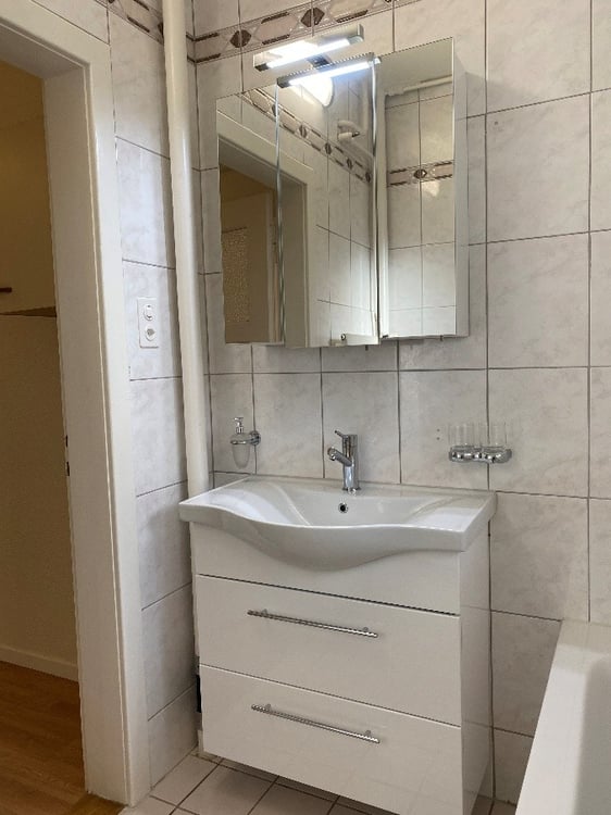 Charmante 3.5-Zimmer-Wohnung mit Balkon in Basel – Reinacherstrasse 8