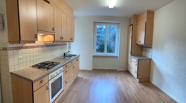 Charmante 3.5-Zimmer-Wohnung mit Balkon in Basel – Reinacherstrasse 2