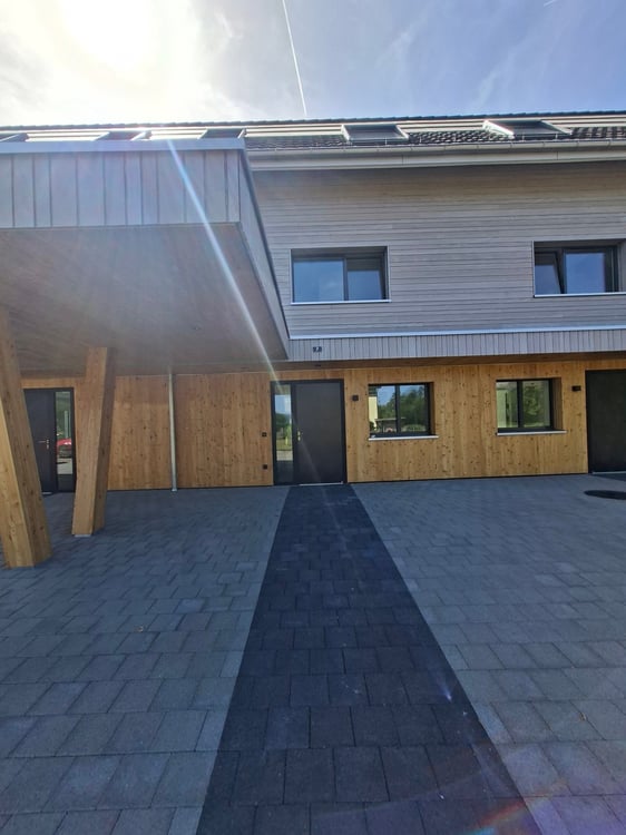 Erstvermietung 4.5-Zimmer-Reihenhaus mit zusätzlichem Hobbyraum (UG) Birsigstrasse 7 in Biel-Benken 3