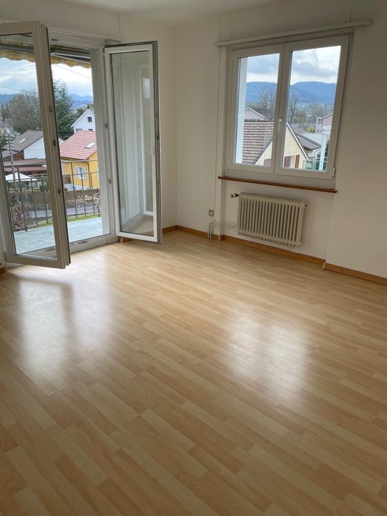 Helle 3-Zimmer-Wohnung mit Balkon und Garage in Aarau 2