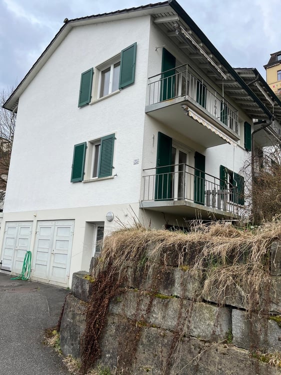 Helle 3-Zimmer-Wohnung mit Balkon und Garage in Aarau 1