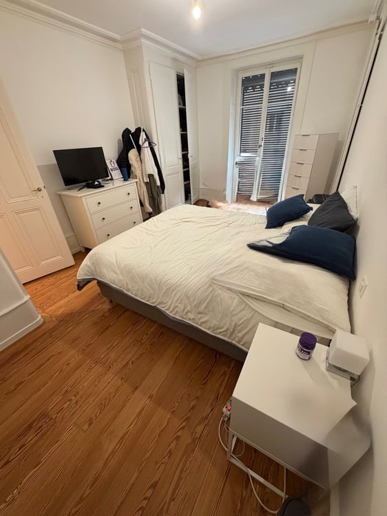 Charming 4-Room Apartment with Balcony & Lake Proximity in Geneva's 1207 3