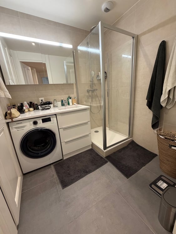 Charming 4-Room Apartment with Balcony & Lake Proximity in Geneva's 1207 4
