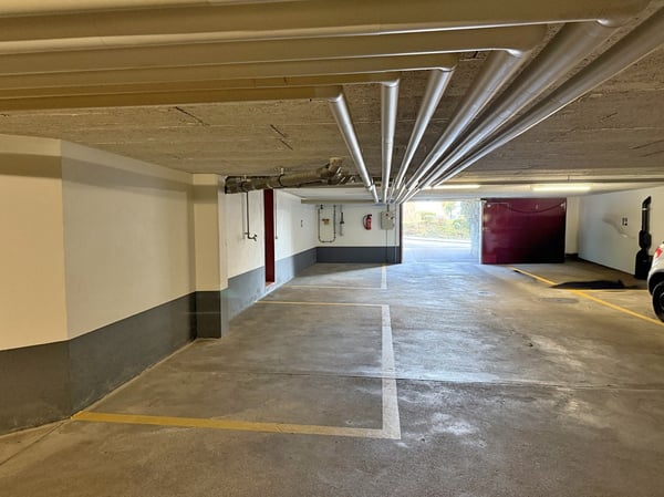 Einstellhallenplatz an der Segantinistrasse in Zürich-Höngg 1