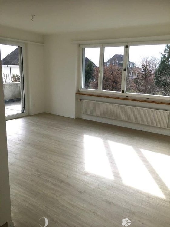 Charmant appart de 3,5 pces au 1er étage avec balcon à Bienne - 3.5-Zimmer-Wohnung im 1 OG in Biel 4