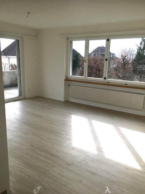 Charmant appart de 4.5 pces au 1er étage avec balcon à Bienne - 4.5-Zimmer-Wohnung im 1 OG in Biel 4