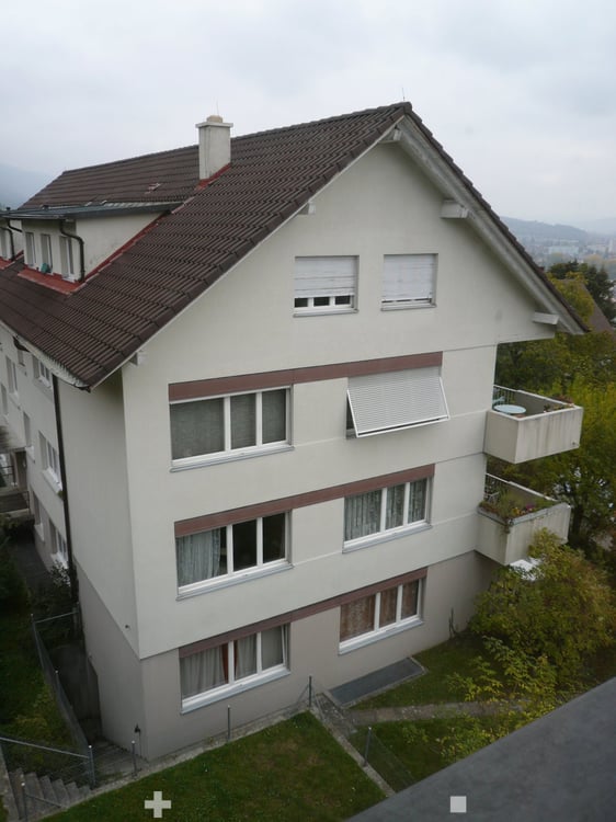 Charmant appart de 4.5 pces au 1er étage avec balcon à Bienne - 4.5-Zimmer-Wohnung im 1 OG in Biel 2
