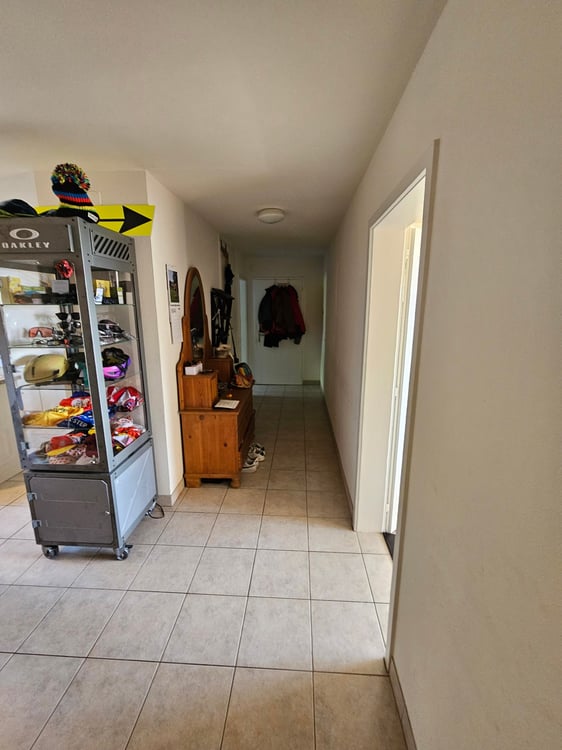 Charmant appartement de 3,5 pièces avec balcon à Biel/Bienne - 3.5-Zimmer-Wohnung in Biel/Bienne 8