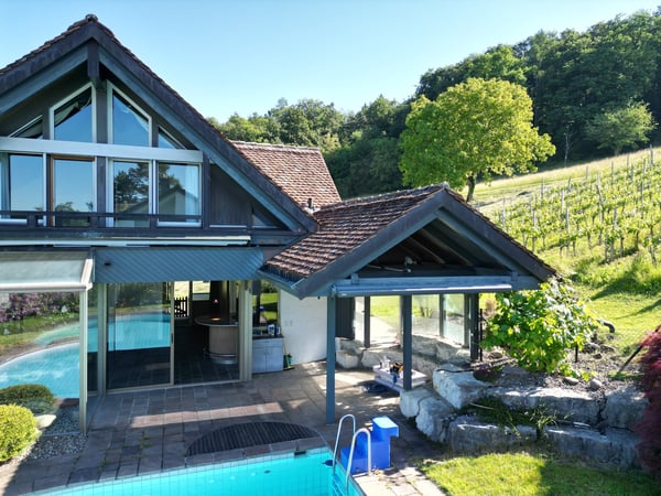 Freistehendes 4 ½ Zimmer-Einfamilienhaus mit Garten & Pool 3