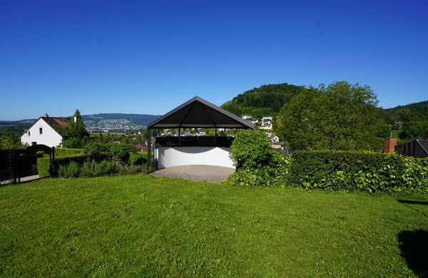 Freistehendes 4 ½ Zimmer-Einfamilienhaus mit Garten & Pool 15