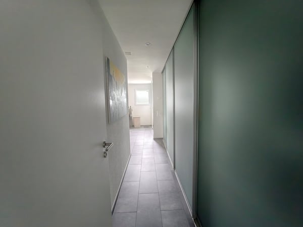 3.5-Zimmer-Terassenwohnung mit Seeblick & Sauna 8