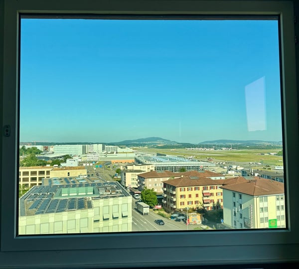Ihr neues Büro mit Panoramablick auf den Flughafen! 5