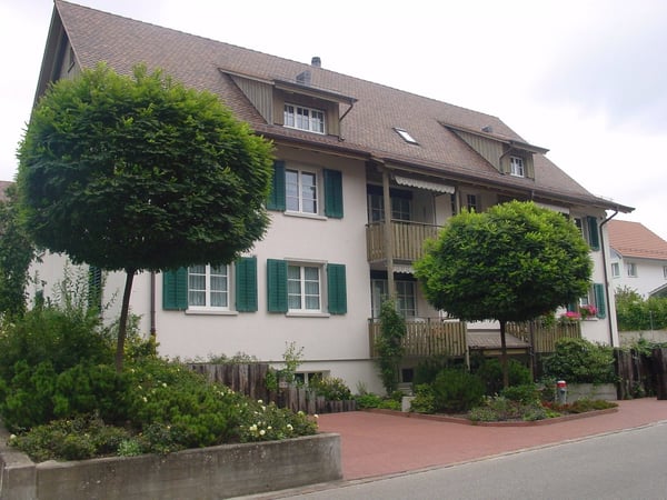 Charmante 3.5-Zimmer-Wohnung mit Balkone, Terrasse und Garage in Rafz 4