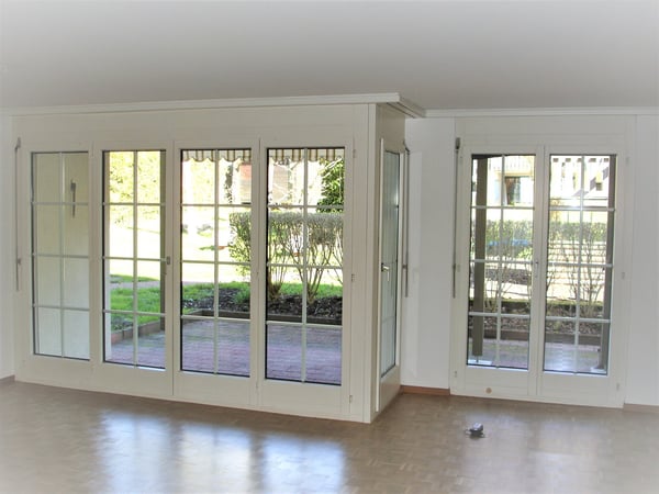Charmante 3.5-Zimmer-Wohnung mit Balkone, Terrasse und Garage in Rafz 7