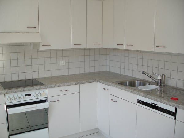 Charmante 3.5-Zimmer-Wohnung mit Balkone, Terrasse und Garage in Rafz 10