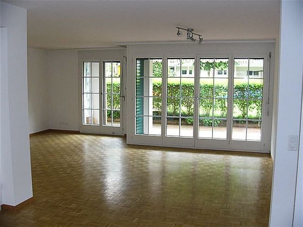 Charmante 3.5-Zimmer-Wohnung mit Balkone, Terrasse und Garage in Rafz 9