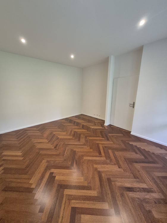 Appartement 4.5 pièces rénové avec vue et balcon – Genève 1208 6