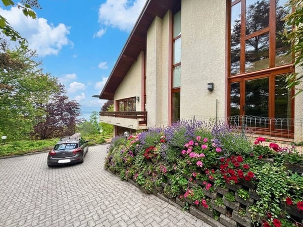 Belle propriété comportant 2 maisons individuelles avec vue lac à Chens-sur-Léman (F) 1