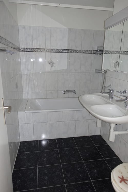 Schöne und grosszügige 4.5 Zimmer Wohnung mit viel Privatsphäre und Weitblick 8